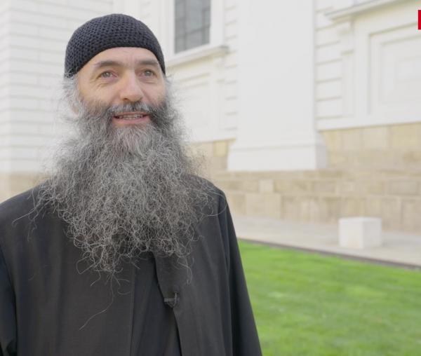 (Video) Părintele Pimen Vlad: Haideți la Iași, să ne bucurăm de ziua Sfintei Cuvioase Parascheva!