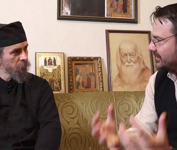 (Video) Părintele Teologos în dialog cu Lucian Apopei: Lumea în care credem devine lumea în care trăim