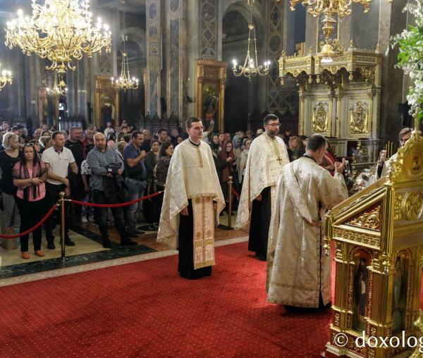 Slujbele din cadrul Hramului Sfintei Parascheva continuă în Catedrala Mitropolitană din Iași