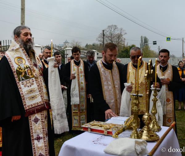 PS Nichifor Botoșăneanul, sfințind casa parohială