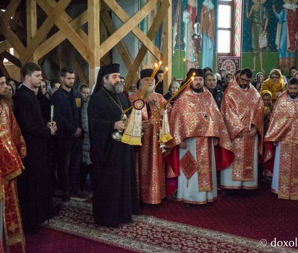 PS Nichifor Botoșăneanul, alături de soborul slujitor