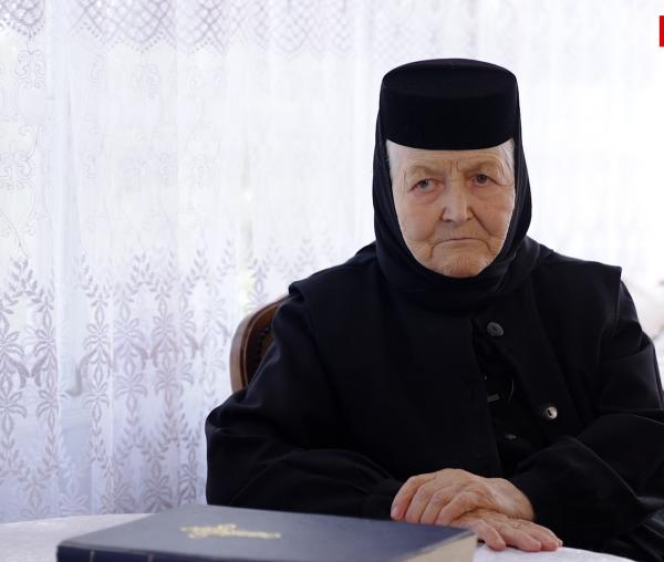(Video) 91 de ani închinați lui Hristos: Amintirile maicii Filofteia despre intrarea în monahism și Decretul 410