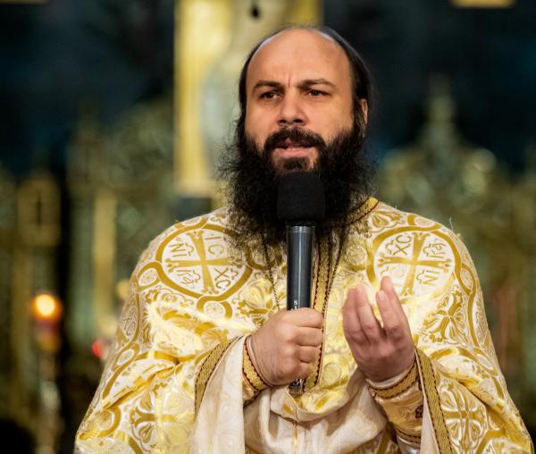 (Audio) Arhim. Hrisostom Rădășanu: „Dacă dorim să ne apropiem de Domnul, e bine să exersăm virtutea milei”