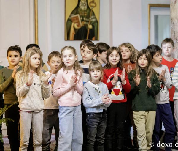(Foto) Școala „Gheorghe Asachi”, clasa a II-a – Colindători la Reședința Mitropolitană 2023