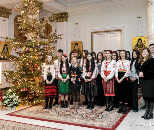 Colegiul Național „Mihail Sadoveanu” Pașcani – Colindători la Reședința Mitropolitană 2023