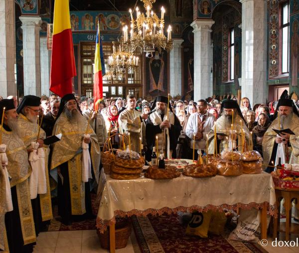 PS Nichifor Botoșăneanul, săvârșind slujba de Parastas