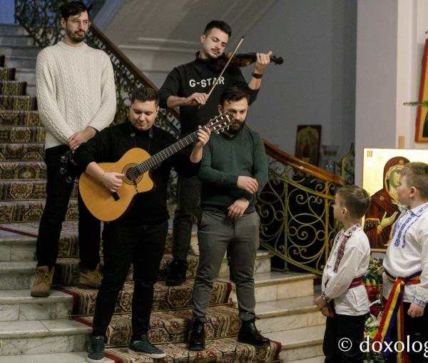 (Foto) Grup vocal-instrumental – Colindători la Reședința Mitropolitană 2023