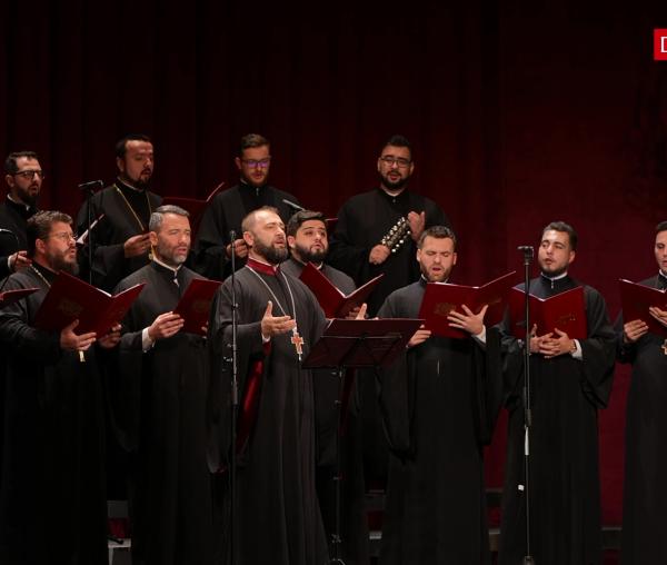 (Video) Grupul psaltic „Tronos” al Catedralei Patriarhale – Bună seara, gospodar!