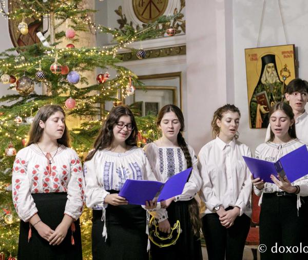 (Foto) Bursierii Provita – Colindători la Reședința Mitropolitană 2023