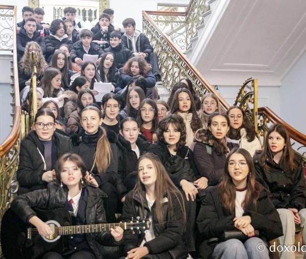 (Foto) Colegiul Național Iași, clasa a X-a – Colindători la Reședința Mitropolitană 2023