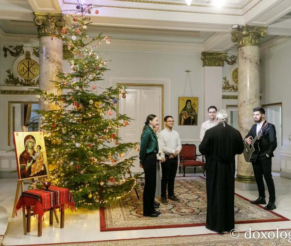 (Foto) Grup de la Conservatorul din Iași – Colindători la Reședința Mitropolitană 2023