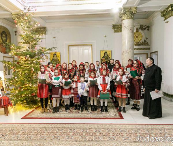 (Foto) Parohia Ciurea – Colindători la Reședința Mitropolitană 2023