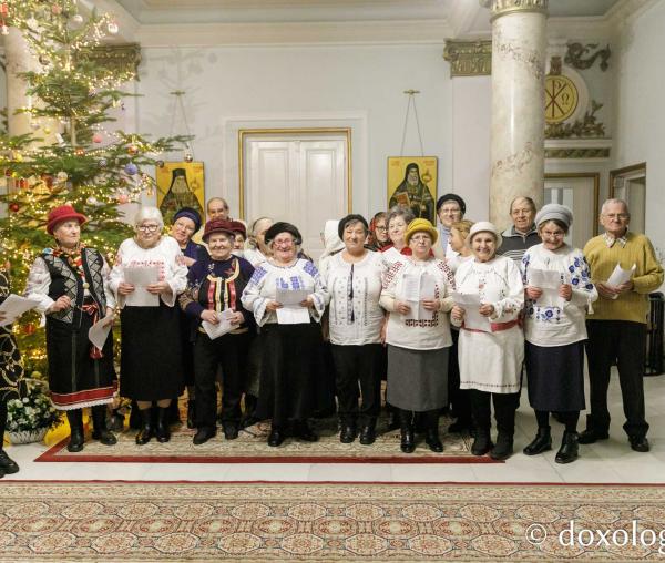 (Foto) Centrul social pentru vârstnici „Vovidenia” din Iași – Colindători la Reședința Mitropolitană 2023