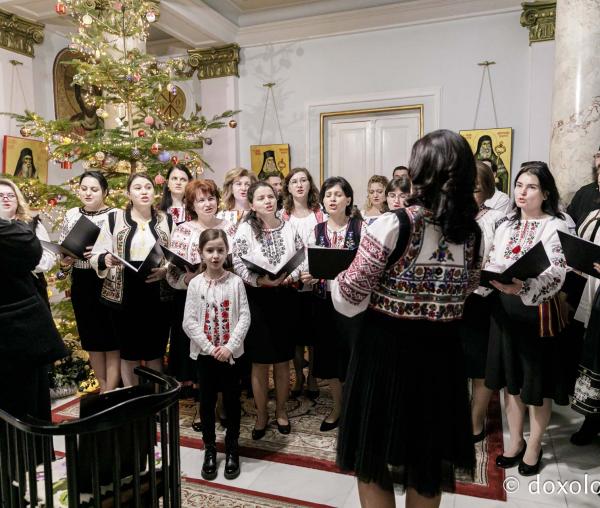 (Foto) Corul profesorilor de religie – Colindători la Reședința Mitropolitană 2023