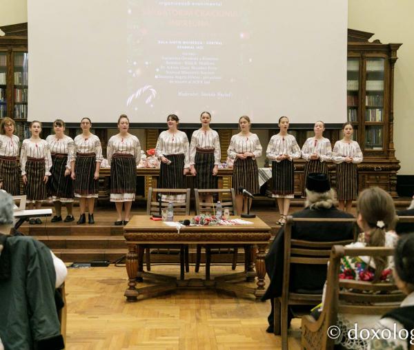 (Foto) Societatea Ortodoxă a Femeilor Române (SOFR) filiala Iaşi – Colindători la Reședința Mitropolitană 2023