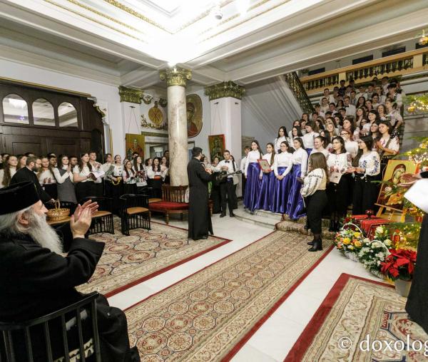 (Foto) Departamentul Misiune pentru Tineret – Colindători la Reședința Mitropolitană 2023