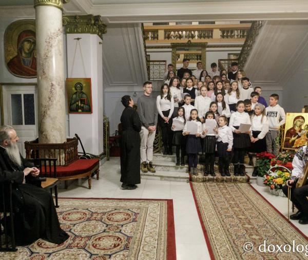 (Foto) Parohia Lupăria – Colindători la Reședința Mitropolitană 2023