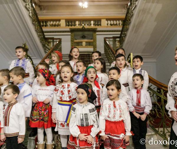 (Foto) Grădinița nr. 20 din Iași – Colindători la Reședința Mitropolitană 2023