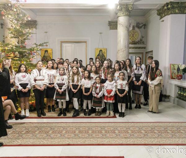 (Foto) Parohia Voinești 2 – Colindători la Reședința Mitropolitană 2023