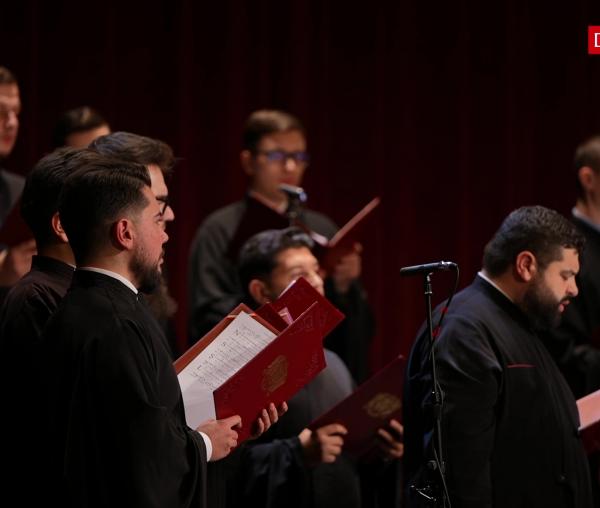 (Video) Grupul psaltic „Tronos” al Catedralei Patriarhale – Colindul celor adormiți