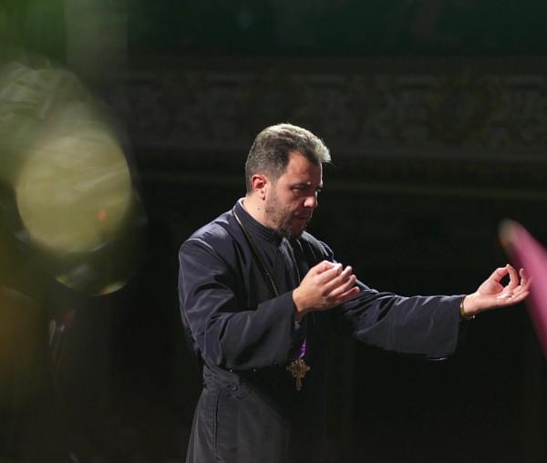 (Video) Corala Armonia – Colo, sus, pe lângă lună