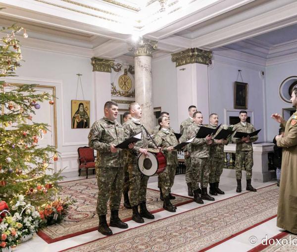 (Foto) Corul Militar „Răzeșii” din Botoșani – Colindători la Reședința Mitropolitană 2023