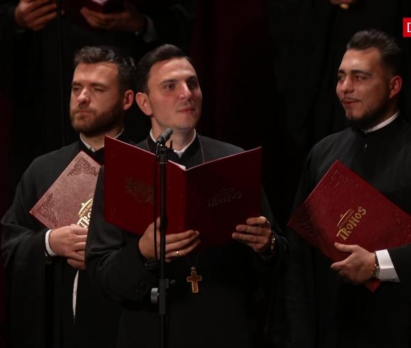 (Video) Grupul psaltic „Tronos” al Catedralei Patriarhale – Deschide ușa, creștine!