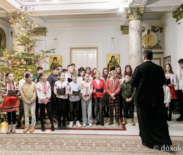 (Foto) Parohia Boroșoaia – Colindători la Reședința Mitropolitană 2023