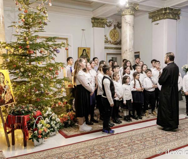 (Foto) Parohia Movileni – Colindători la Reședința Mitropolitană 2023