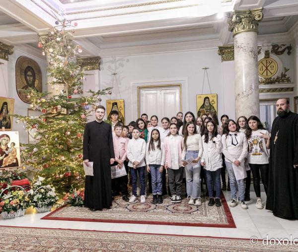 (Foto) Parohiile Chilișoaia și Păușești – Colindători la Reședința Mitropolitană 2023