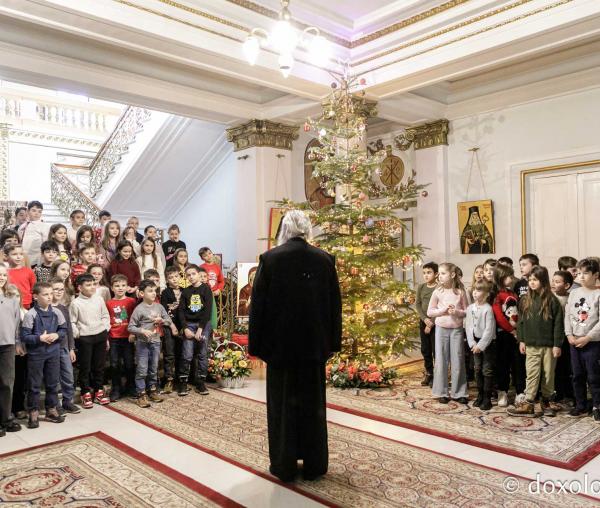 (Foto) Școala „Ștefan Bârsănescu”, clasa a II-a – Colindători la Reședința Mitropolitană 2023