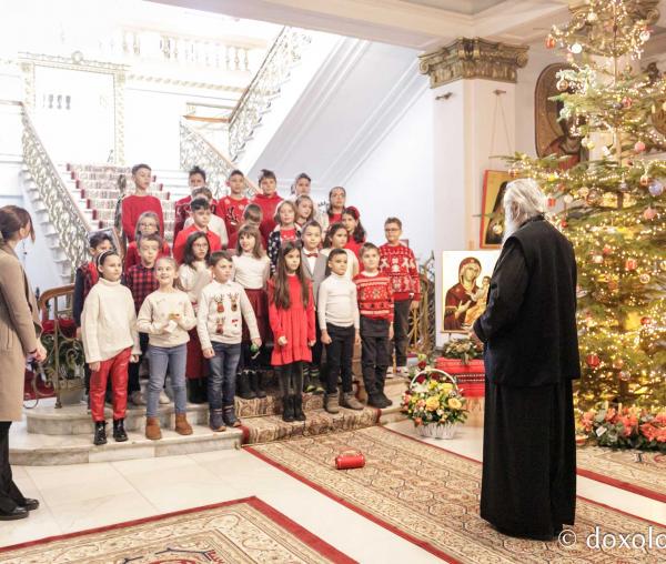 (Foto) Școala Ștefan Bârsănescu, clasa a II-a C – Colindători la Reședința Mitropolitană 2023