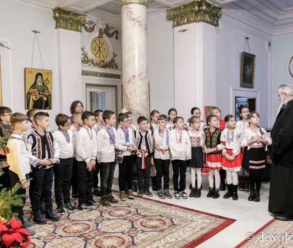 Școala „Ștefan Bârsănescu” – Colindători la Reședința Mitropolitană 2023
