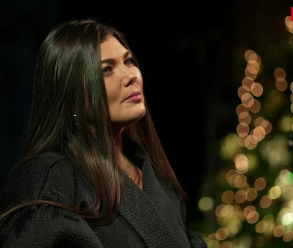 (Video) Paula Seling – Sculați-vă, gazde mari!