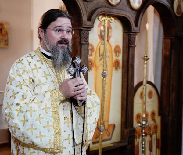 (Video) Preasfințitul Macarie: „Vedem cum nori negri și tulburători se adună pe cer. Să nu ne descurajăm!”