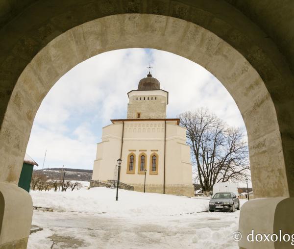 (Foto) Peisaje de iarnă la Mănăstirea Bârnova