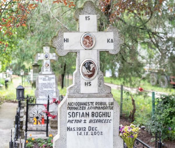 Mormântul părintelui Sofian Boghiu / sursa foto - basilica.ro