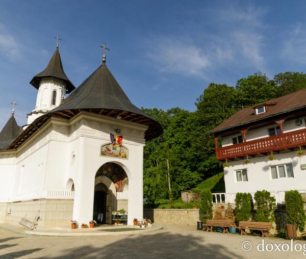 Mănăstirea Piatra Sfântă din Iași