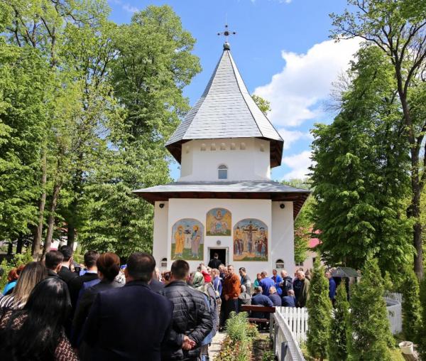 (Video) Slujbă arhierească la Biserica Spitalului de Psihiatrie Pădureni-Grajduri