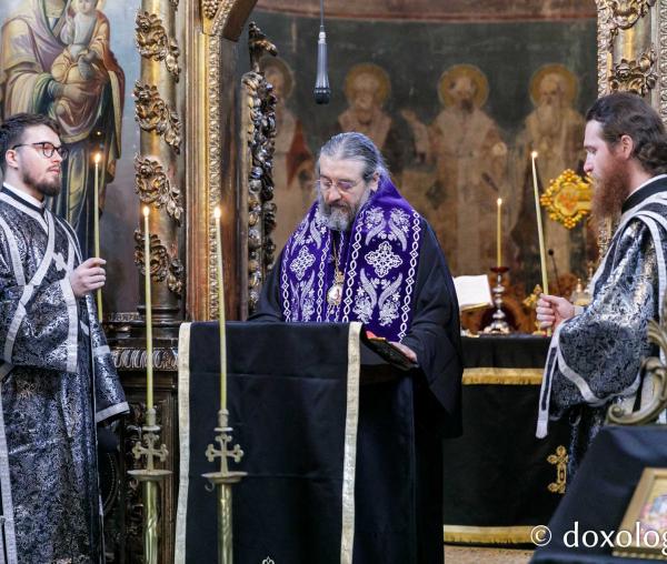 Denia celor 12 evanghelii la Mănăstirea Frumoasa din Iași