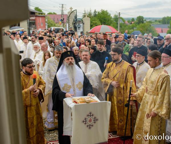 Sfințirea bisericii „Sfinții Împărați Constantin și Elena” din Ruseni - Borlești