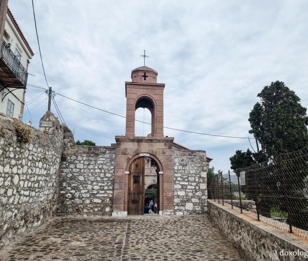 Pași de pelerin la Biserica „Sfânta Chiriachi” din Molivos, Insula Lesvos