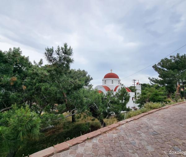 Pași de pelerin la Biserica „Sfânta Cuvioasă Teoctista” din Molivos, Insula Lesvos