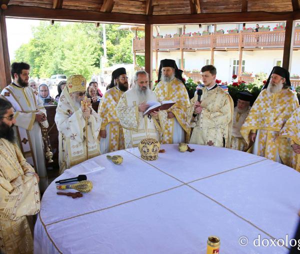 IPS Teofan și IPS Efrem la Mănăstirea Sângeap-Basaraba