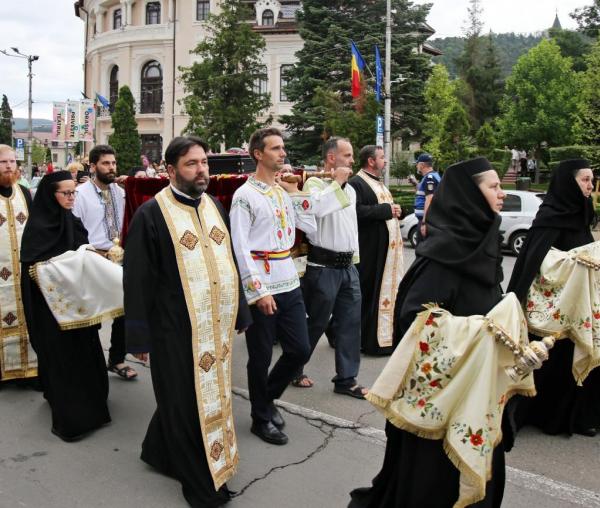 (Video) Procesiune în Piatra Neamț, de sărbătoarea Nașterii Sfântului Ioan Botezătorul