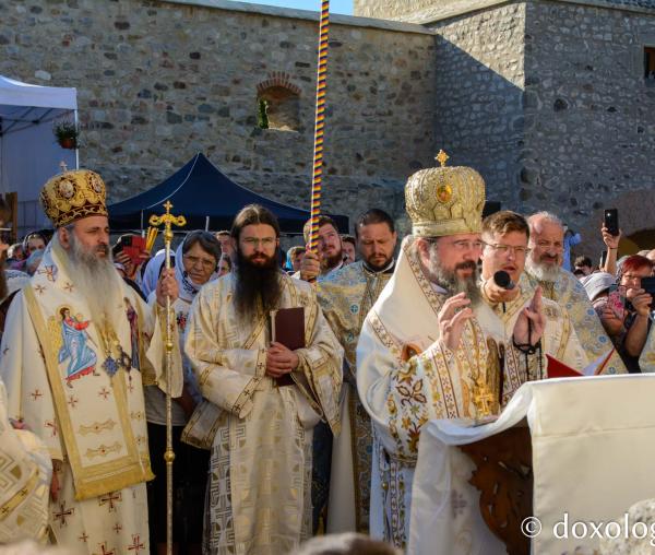 Locul de nevoință al Sfântului Chiriac de la Tazlău, resfințit de doi ierarhi