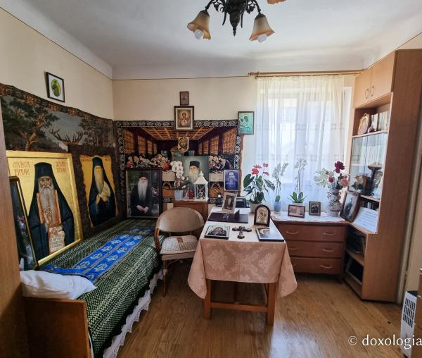 Clipe de liniște în chilia părintelui Arsenie Papacioc