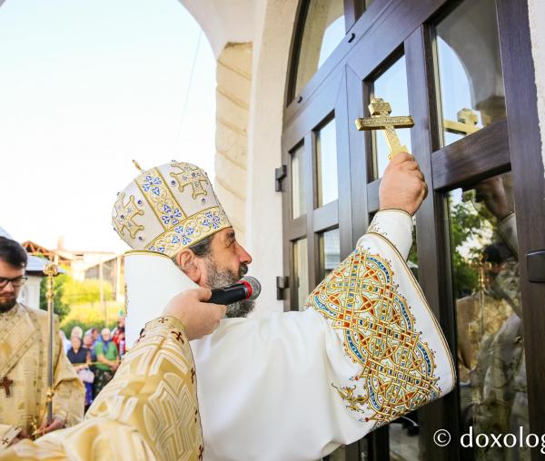 O biserică din orașul Podu Iloaiei, sfințită cu prilejul hramului