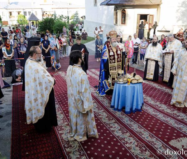 (Foto) Priveghere în cinstea Sfântului Cuvios Iosif la Mănăstirea Văratec