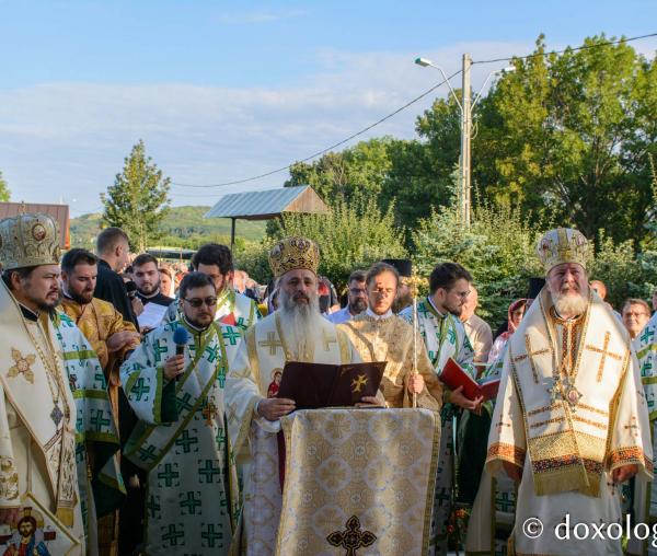 Trei ierarhi au sfințit biserica Schitului Băiceni - Neamț